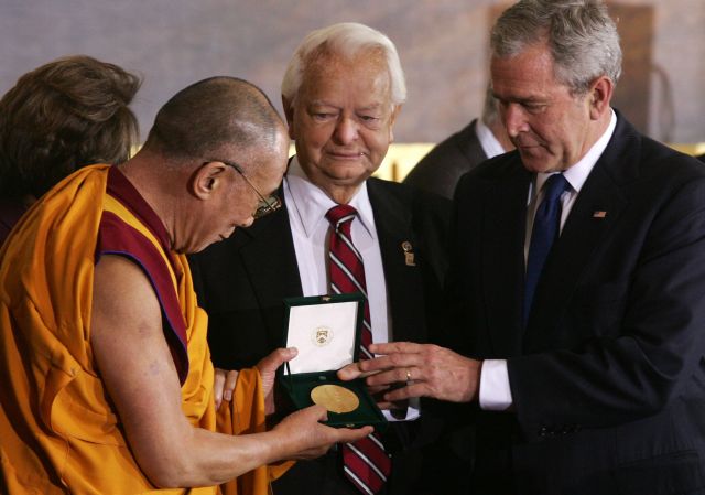 US President George W. Bush (R) presents